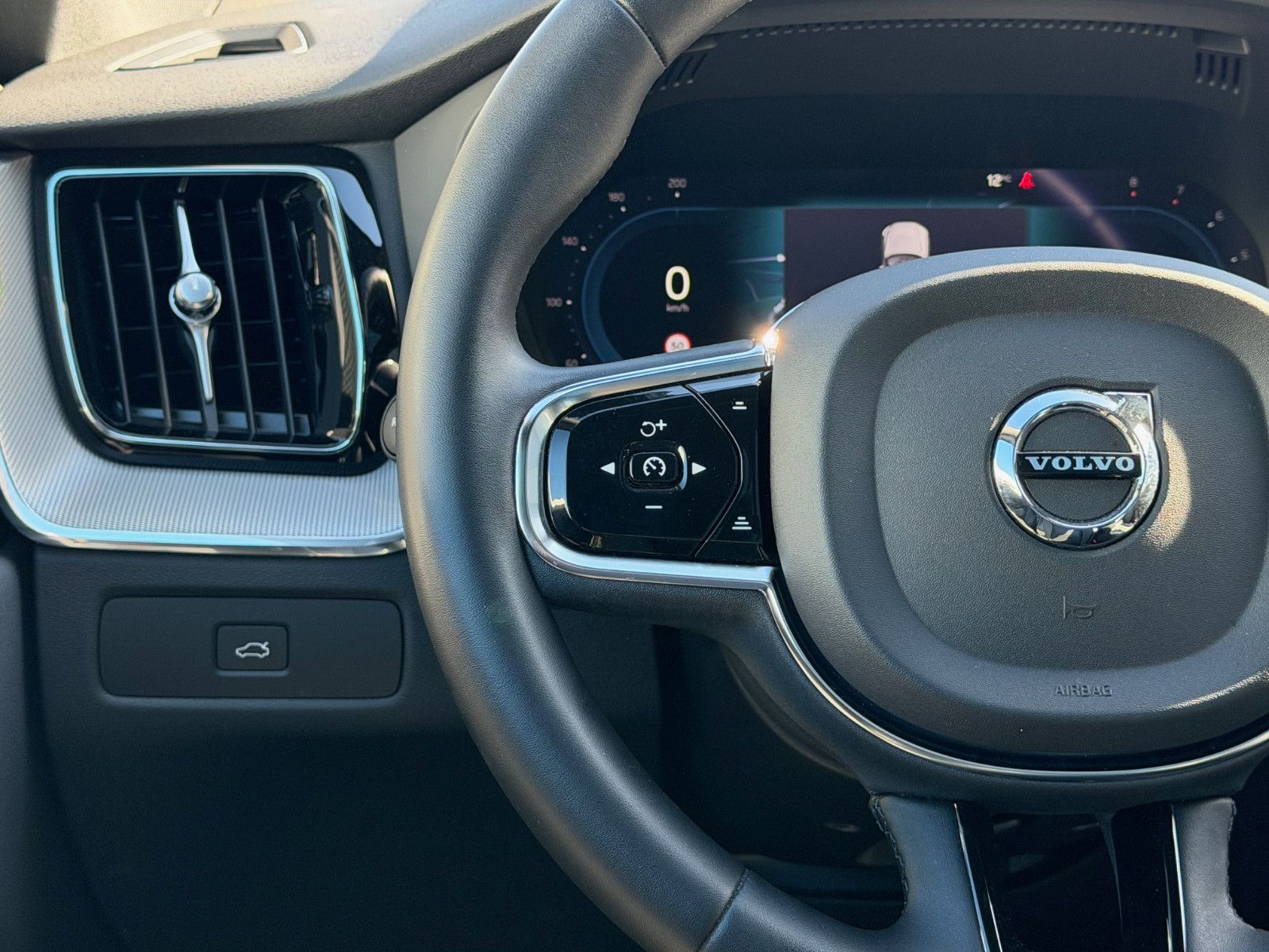 Volvo XC60 B4 B Plus Dark*H&K*360°*PANO*AHK*STHZG*