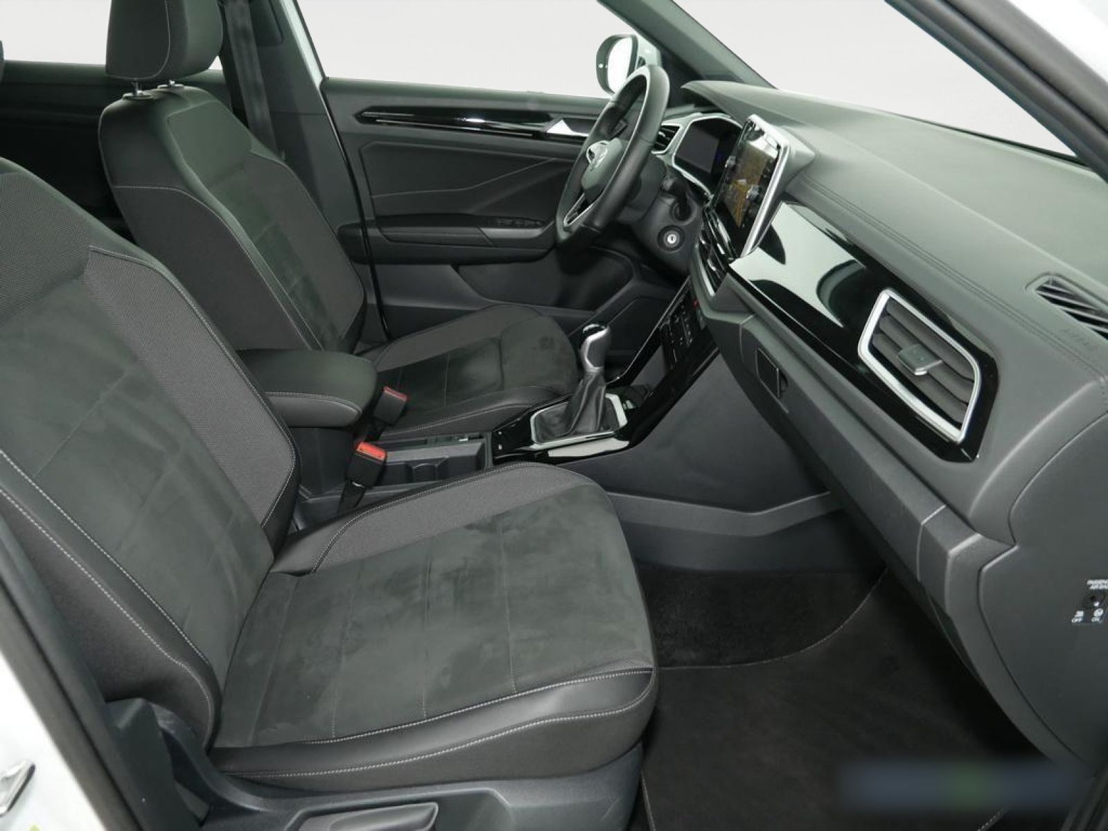 Volkswagen T-Roc R-Line - Samsaru's Car Outlet