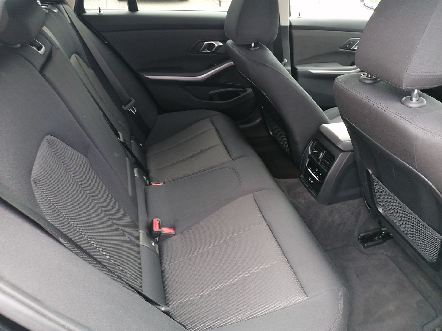 BMW 320 i Touring - Samsaru's Car Outlet