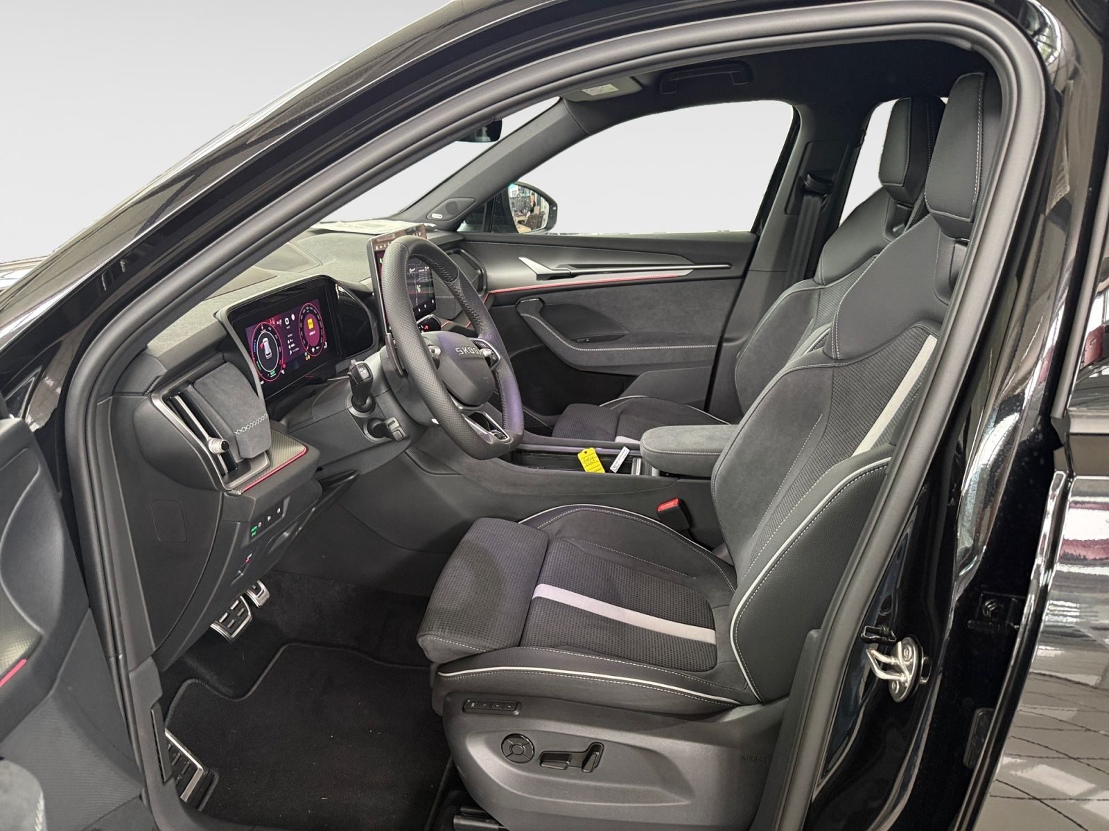 Skoda KODIAQ IV SPORTLINE 1.5 TSI DSG NAVI LED AHK