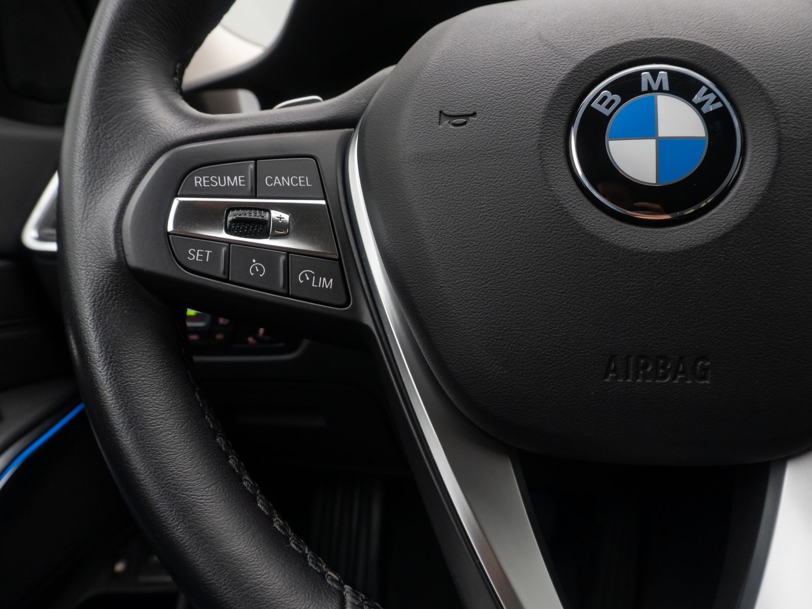 BMW 330e Sport Line - Samsaru's Car Outlet