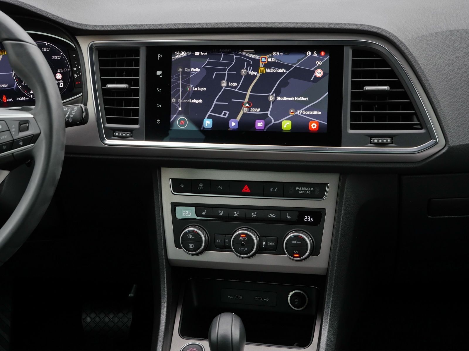 Seat Ateca Xperience 2.0 TDI LED*AHK*RFK*ACC*Navi