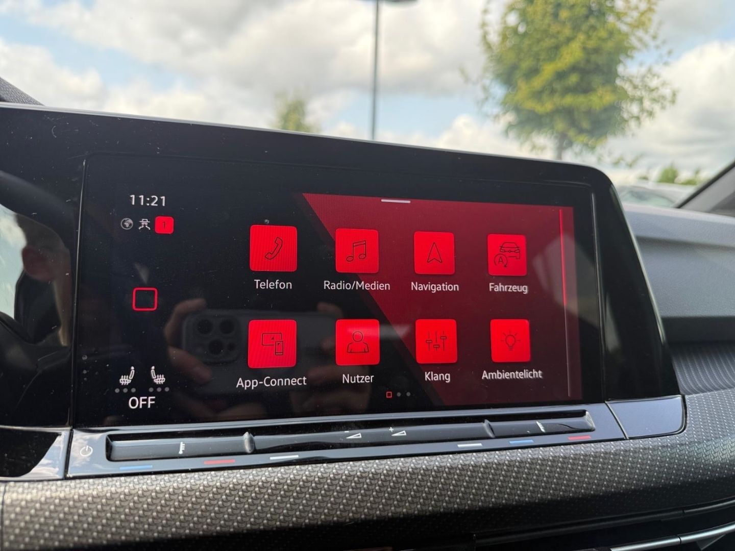 Volkswagen Golf 8 VIII R-Line 1.5 eTSI - Samsaru's Car Outlet