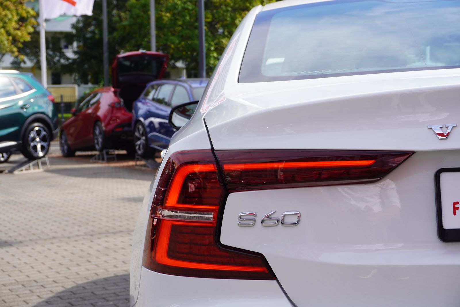 Volvo S60 2.0 M-Hybrid Plus Dark LED Panorama 360° DAB