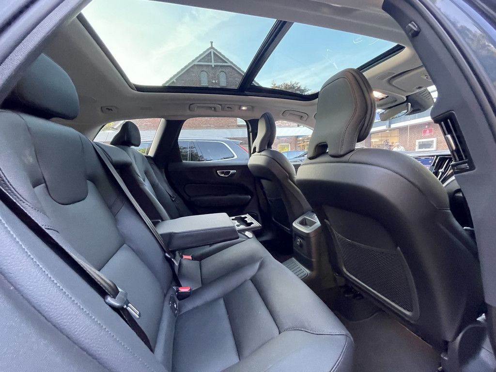 Volvo XC60 T6 Plus Dark Recharge Plug-In Hybrid AWD