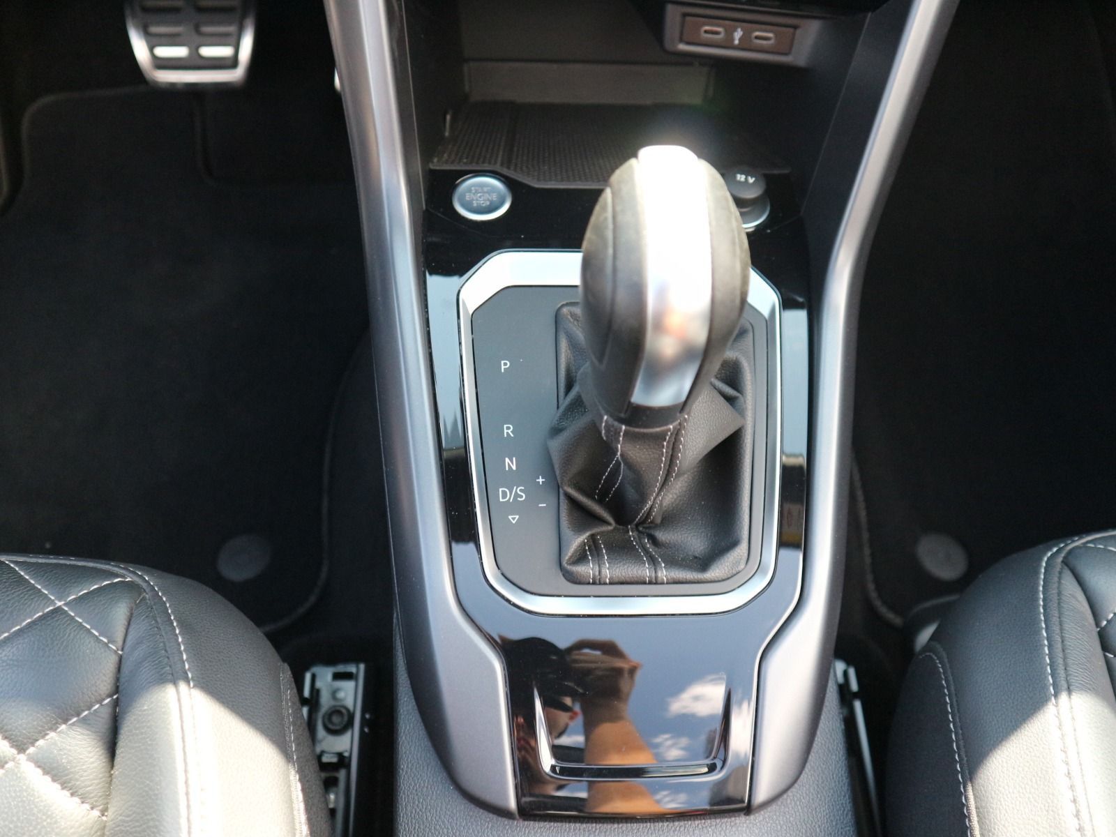 Volkswagen T-Roc R-Line 1.5 TSI DSG - Samsaru's Car Outlet
