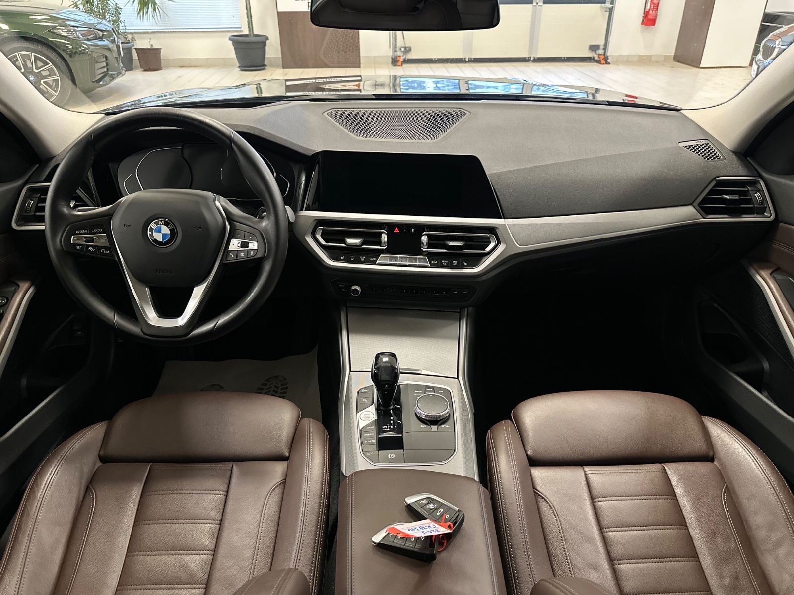 BMW 320d LivCP+ - Samsaru's Car Outlet
