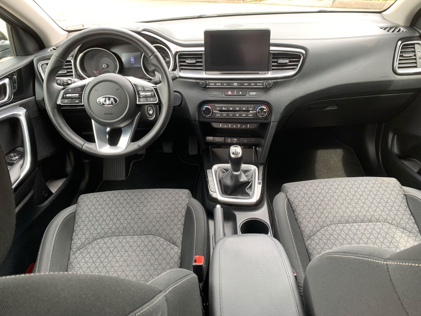 Kia Ceed - Samsaru's Car Outlet