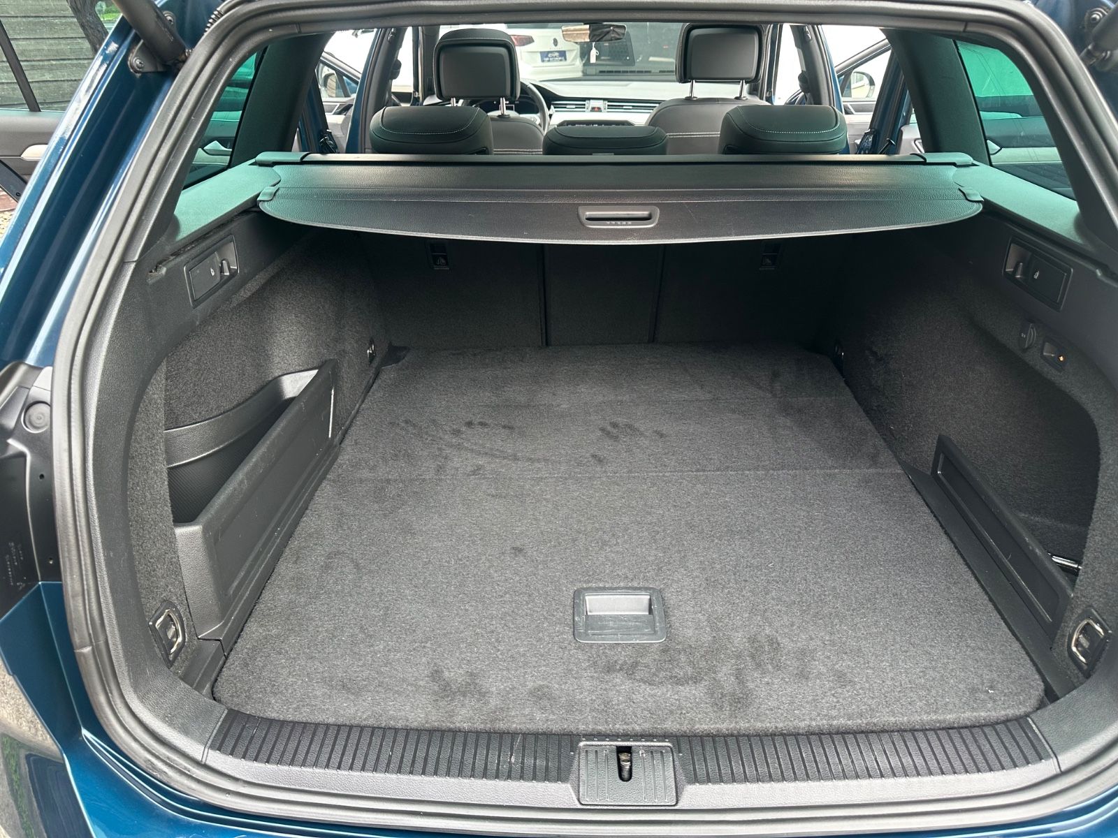 Volkswagen Passat Variant DSG Elegance - Samsaru's Car Outlet
