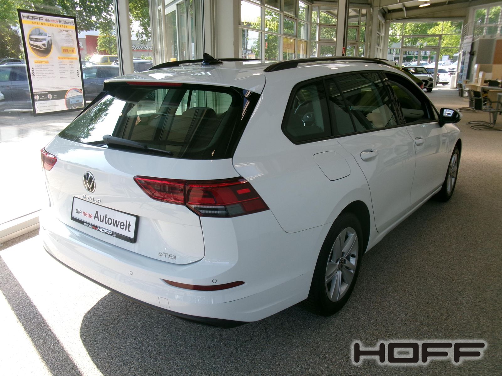 Volkswagen Golf Variant eTSI Life - Samsaru's Car Outlet