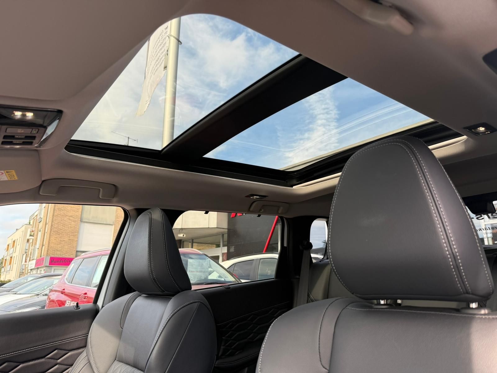 Mitsubishi Outlander PHEV Top *LED *SHZ *HUD *Sound