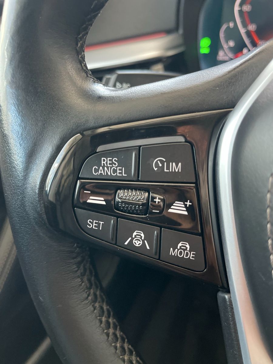 BMW 530d xD LASER HUD 360° AHK 4xKlima DA+ Komf.Zug.