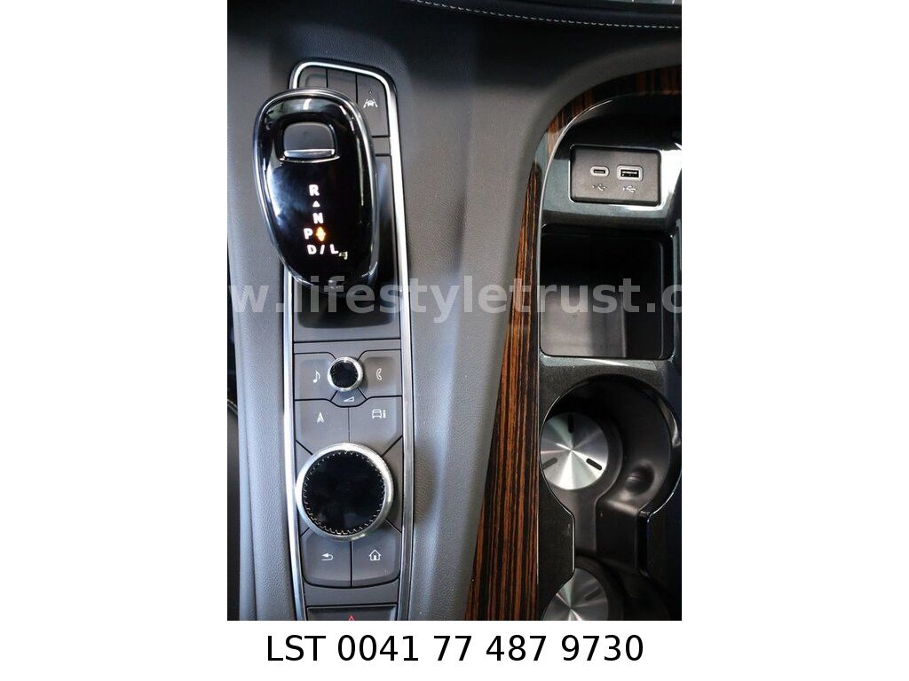 Cadillac Escalade LUXURY 6.2 V8 4WD - 2023 -  € 66.900 T1