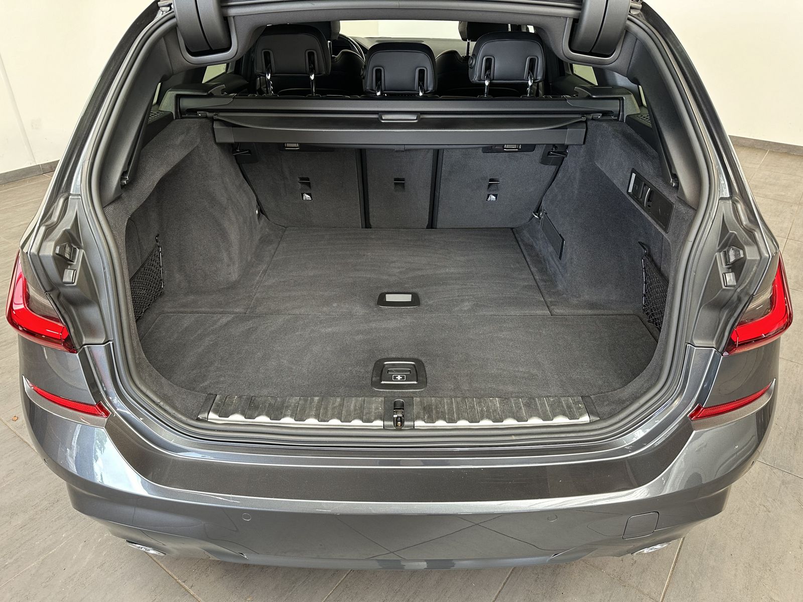 BMW 320d Touring M-Sport - Samsaru's Car Outlet