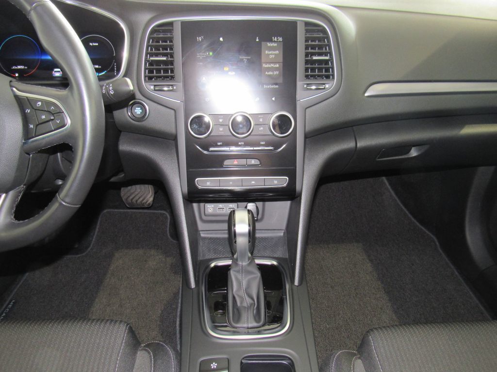 Renault Megane Grandtour ZEN E-TECH Plug-in - Samsaru's Car Outlet