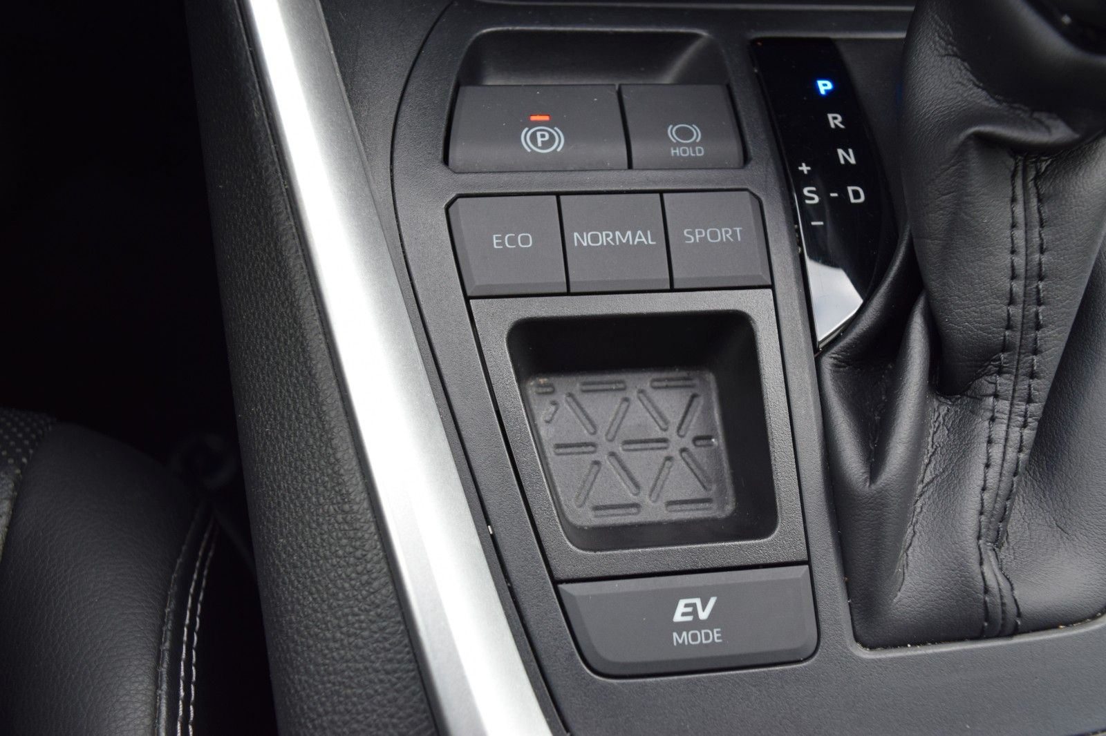 Toyota RAV 4 RAV4 Hybrid 4x2 Lounge - Samsaru's Car Outlet
