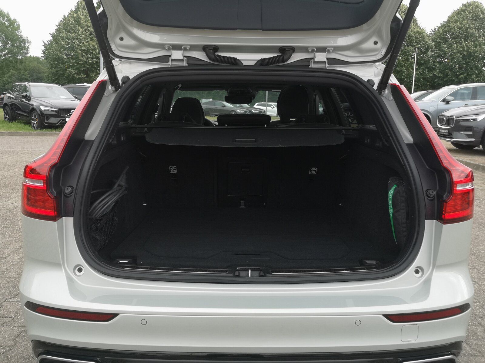 Volvo V60 Recharge T8 Plus Dark Long Range PANO|AHK|