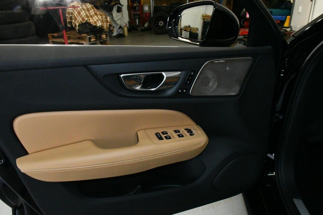 Volvo V60 T6 AWD Ultra Bright 360*B&W*PAN*MASS*HuD*AHK