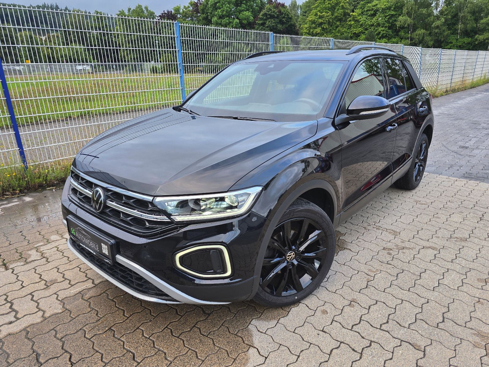 Volkswagen T-Roc 1.5 TSI Style Black - Samsaru's Car Outlet