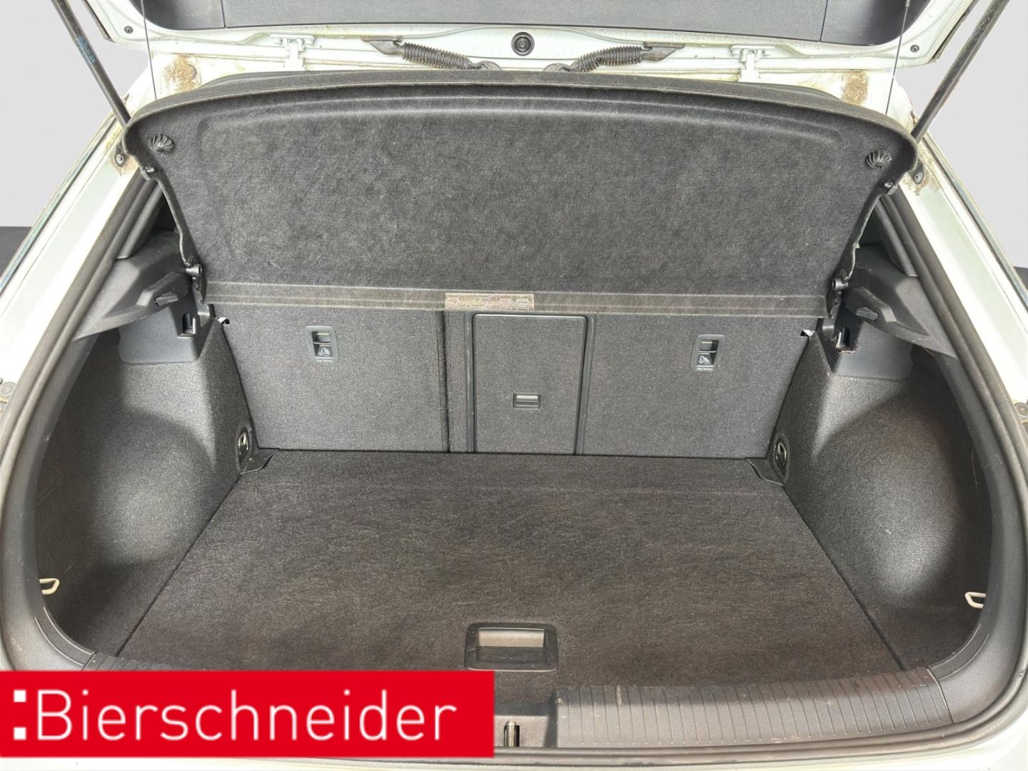 Volkswagen T-Roc 2.0 TSI DSG 4Mo. R - Samsaru's Car Outlet