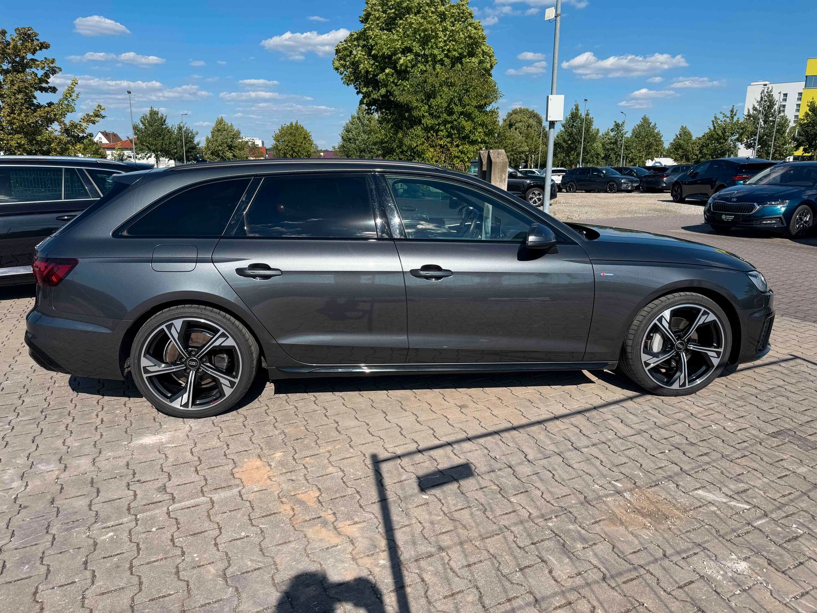 Audi A4 Avant S-Line 40 TFSI qu S-Tr. MATRIX AHK ACC