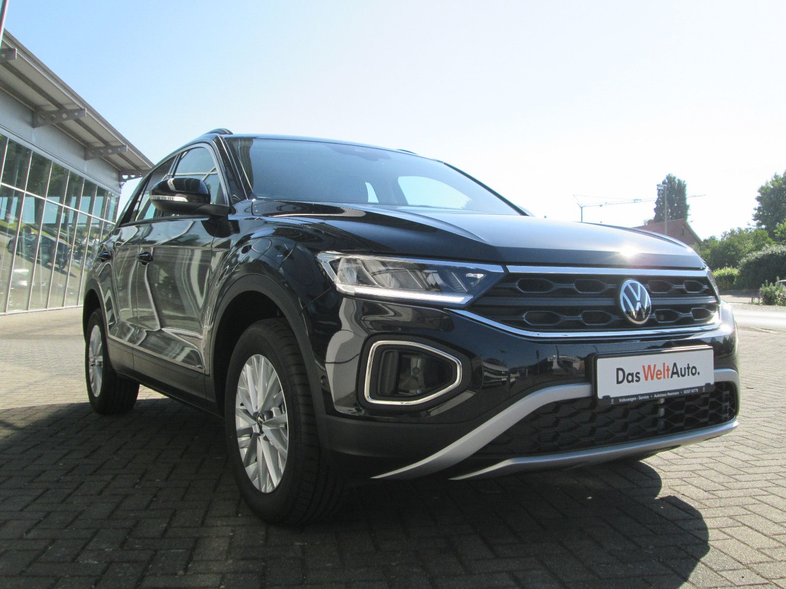 Volkswagen T-Roc Life 110PS TSI - Samsaru's Car Outlet