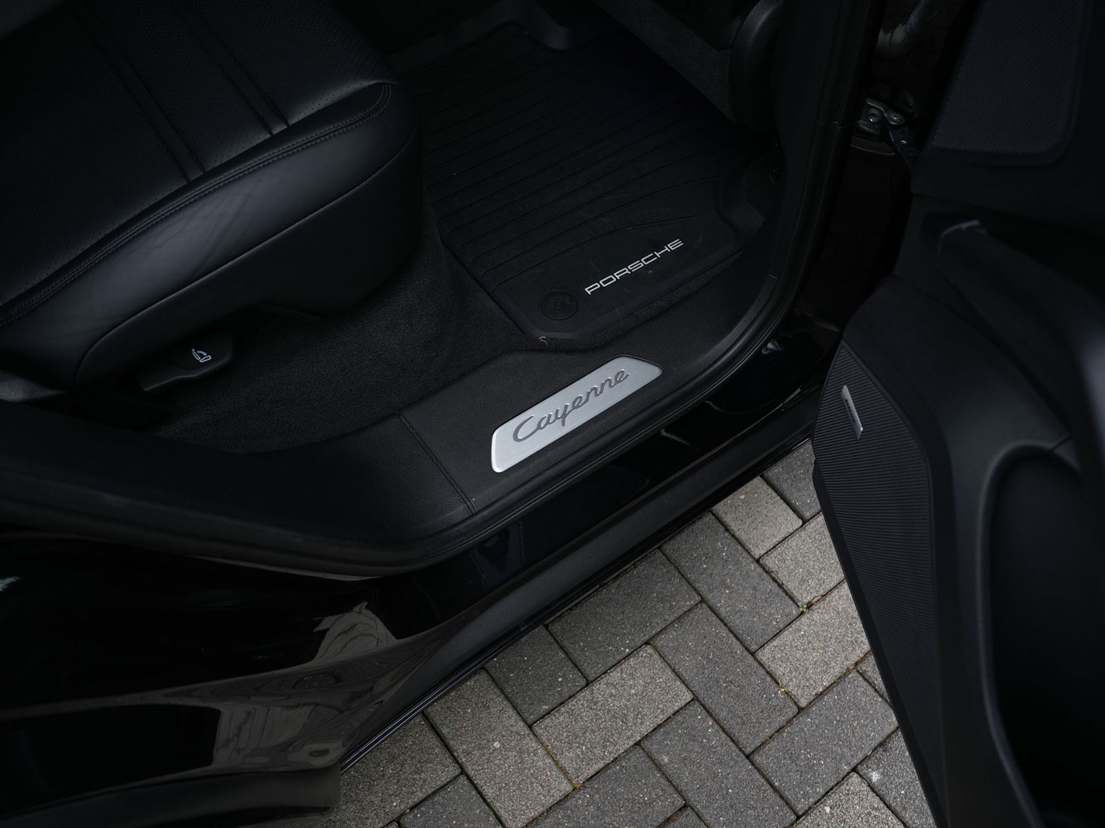 Porsche E-Hybrid MY24-INNODRIVE-ACC-LUFTF.-PANO-BOSE-RS