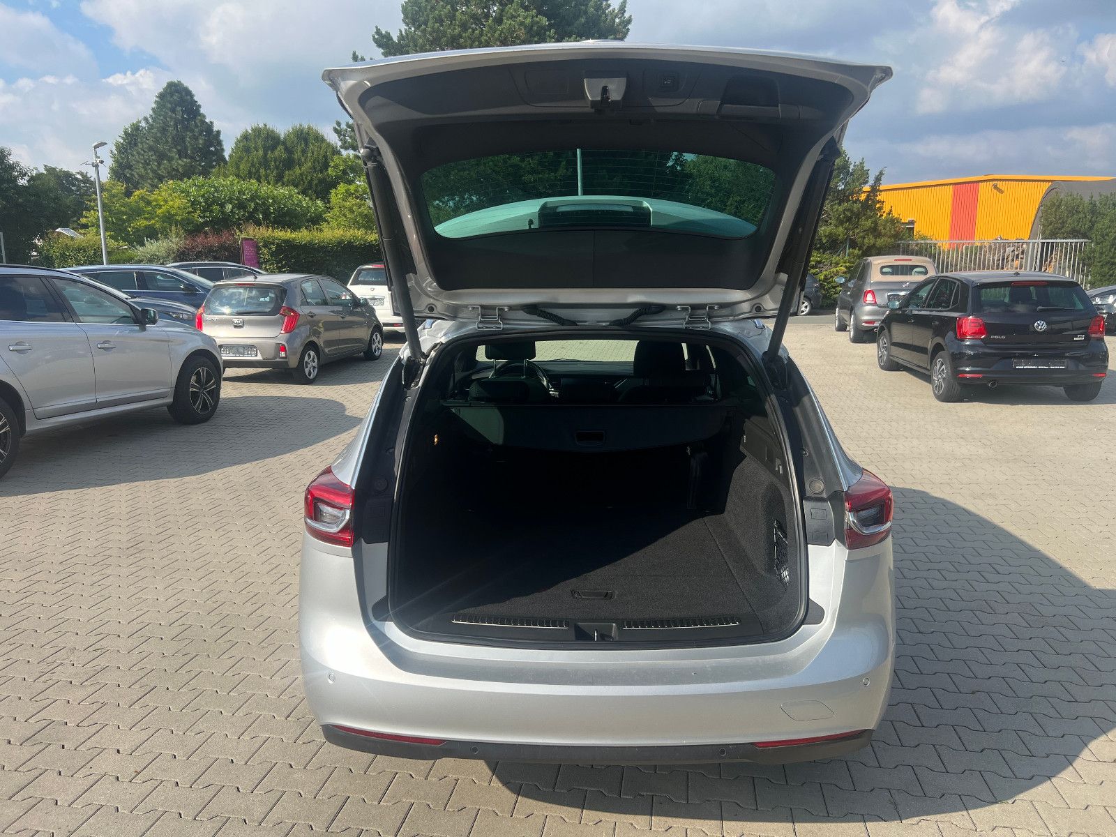 Opel Insignia B Sports Tourer Aut. - Samsaru's Car Outlet