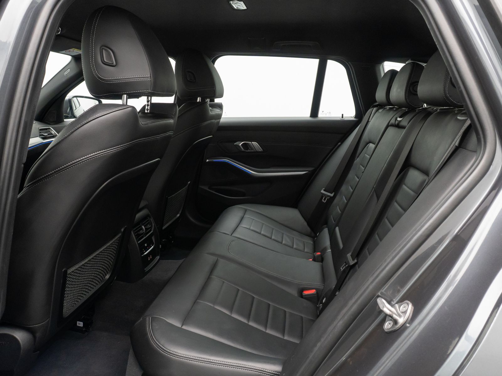 BMW 320i Sport Line - Samsaru's Car Outlet