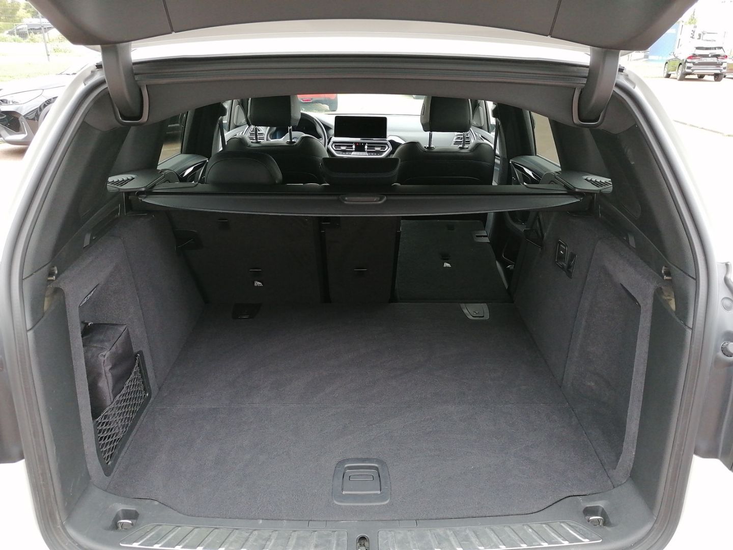BMW iX3 Impressive Sportpaket 20''  HUD AHK Laser H&
