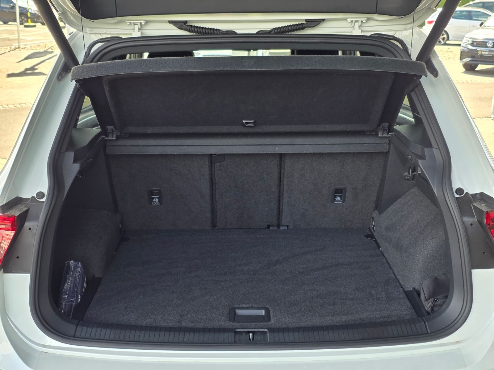 Volkswagen Tiguan 2.0 TSI DSG 4M R-Line - Samsaru's Car Outlet