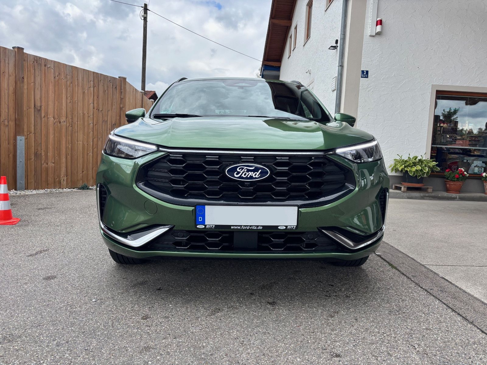 Ford Kuga Hybrid ST-Line X - Samsaru's Car Outlet
