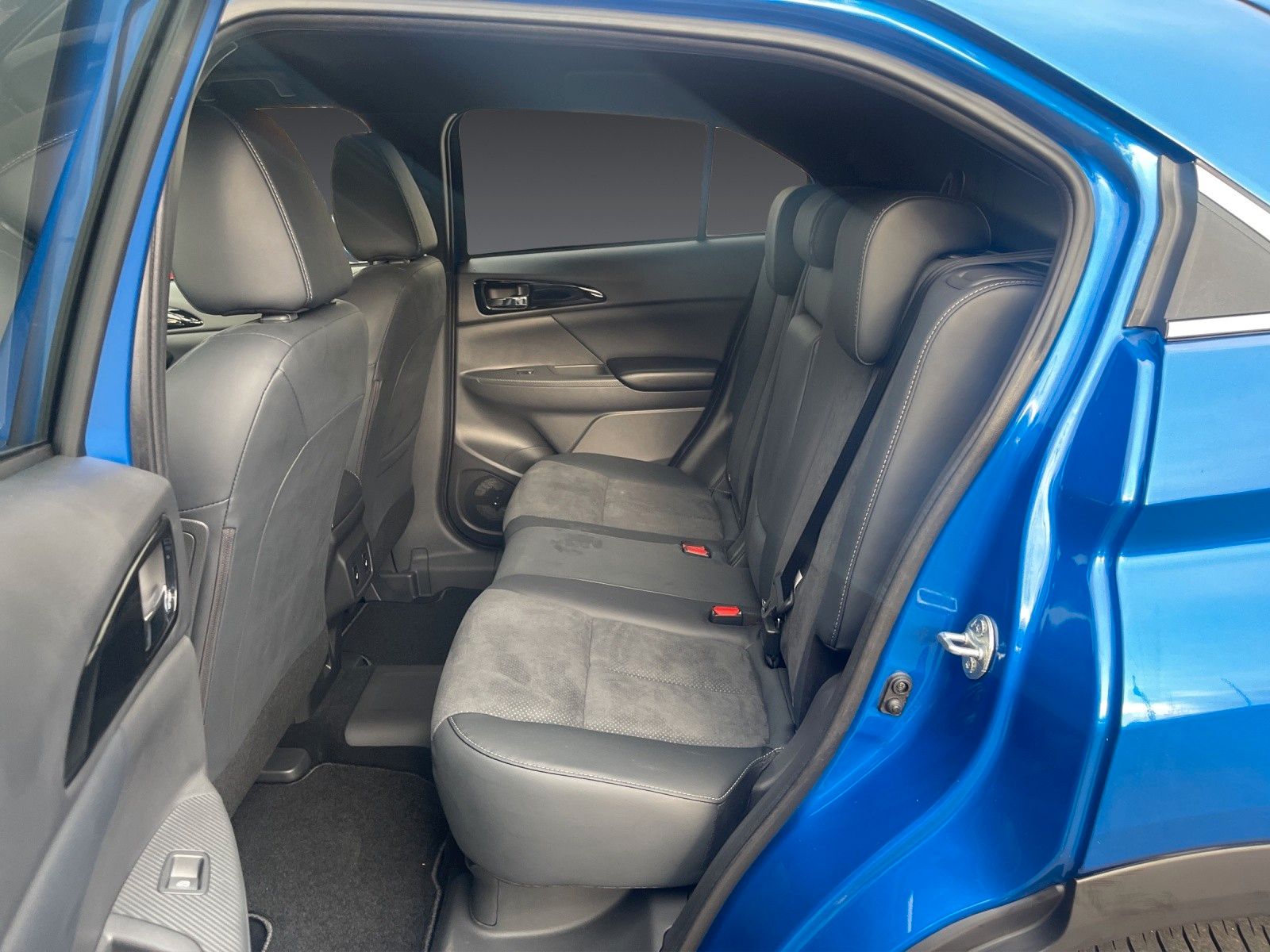 Mitsubishi Eclipse Cross Plus Select Hybrid 4WD