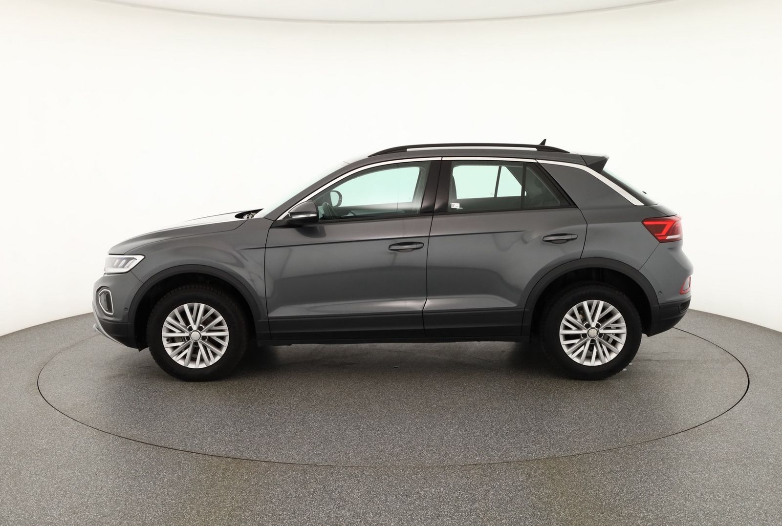 Volkswagen T-Roc 1.5 TSI - Samsaru's Car Outlet