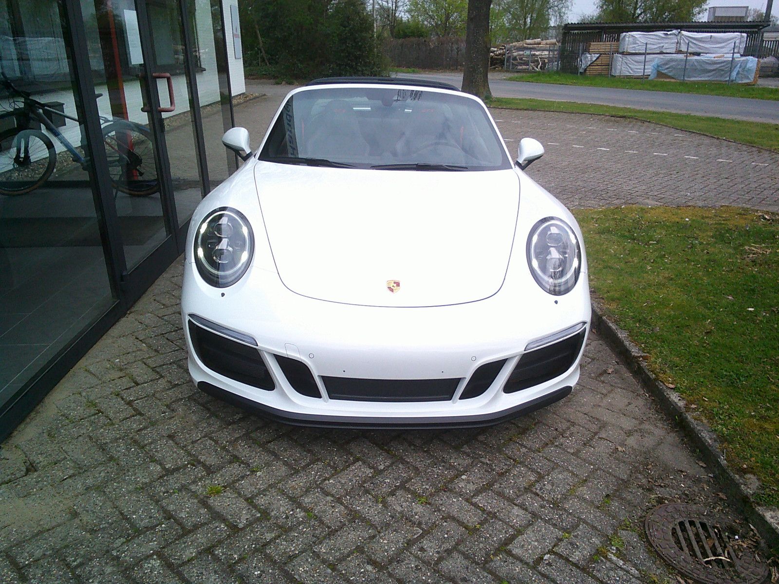 Porsche 911 Carrera 4 GTS - Samsaru's Car Outlet