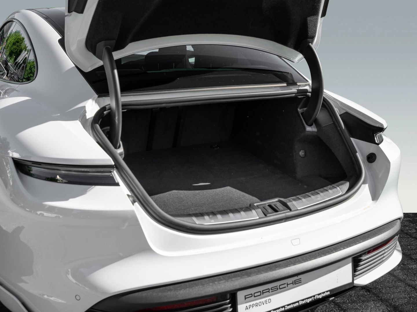 Porsche Taycan Turbo SportDesign u. Sport Chrono Paket