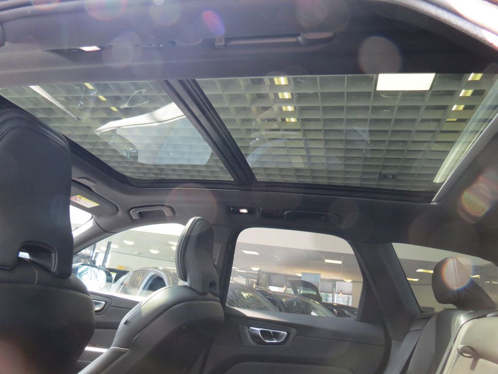 Volvo XC60 B4 2.0 Diesel AWD*Automatik*AHK*PANO*