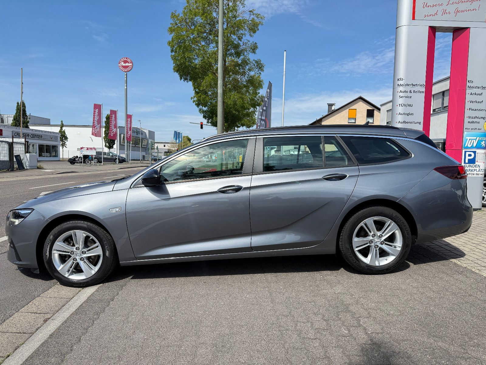 Opel Insignia B Sports Tourer Business - Samsaru's Car Outlet