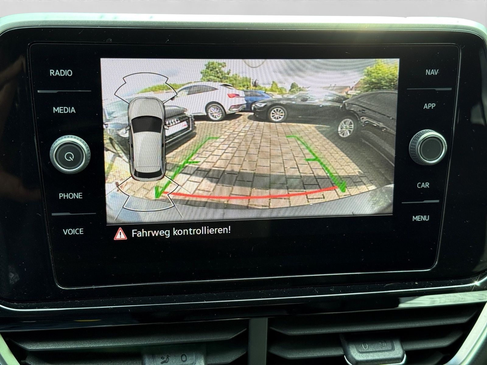 Volkswagen T-Roc R-LINE - Samsaru's Car Outlet