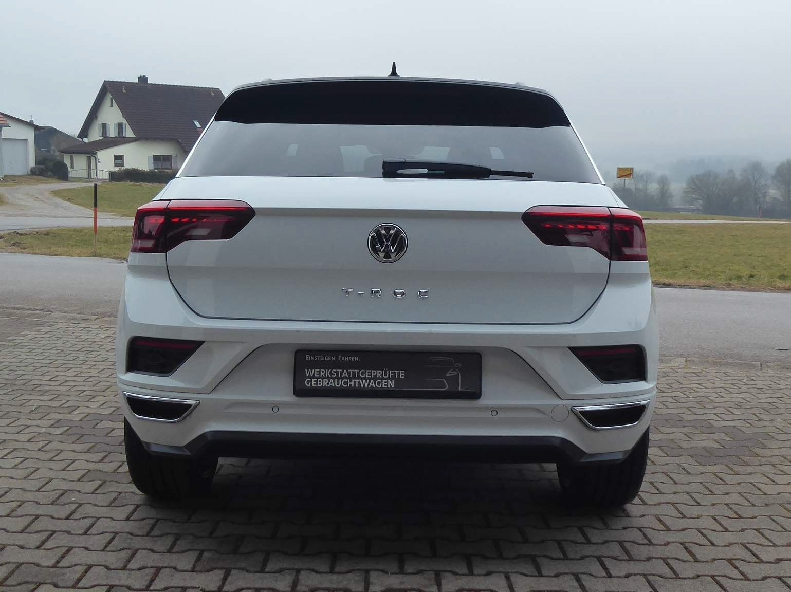 Volkswagen T-Roc Sport R-LINE - Samsaru's Car Outlet