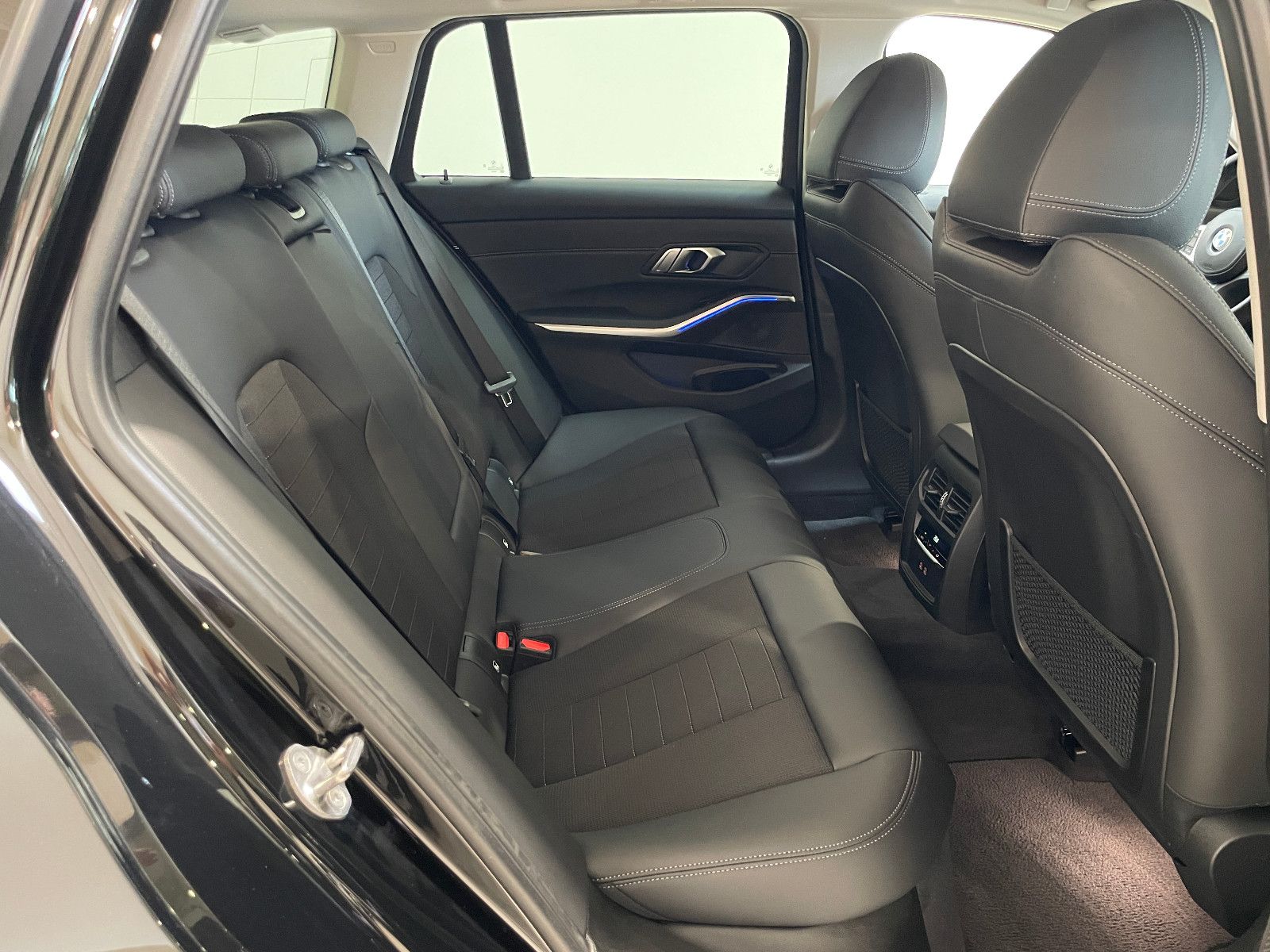 BMW 320d Touring Sport Line - Samsaru's Car Outlet