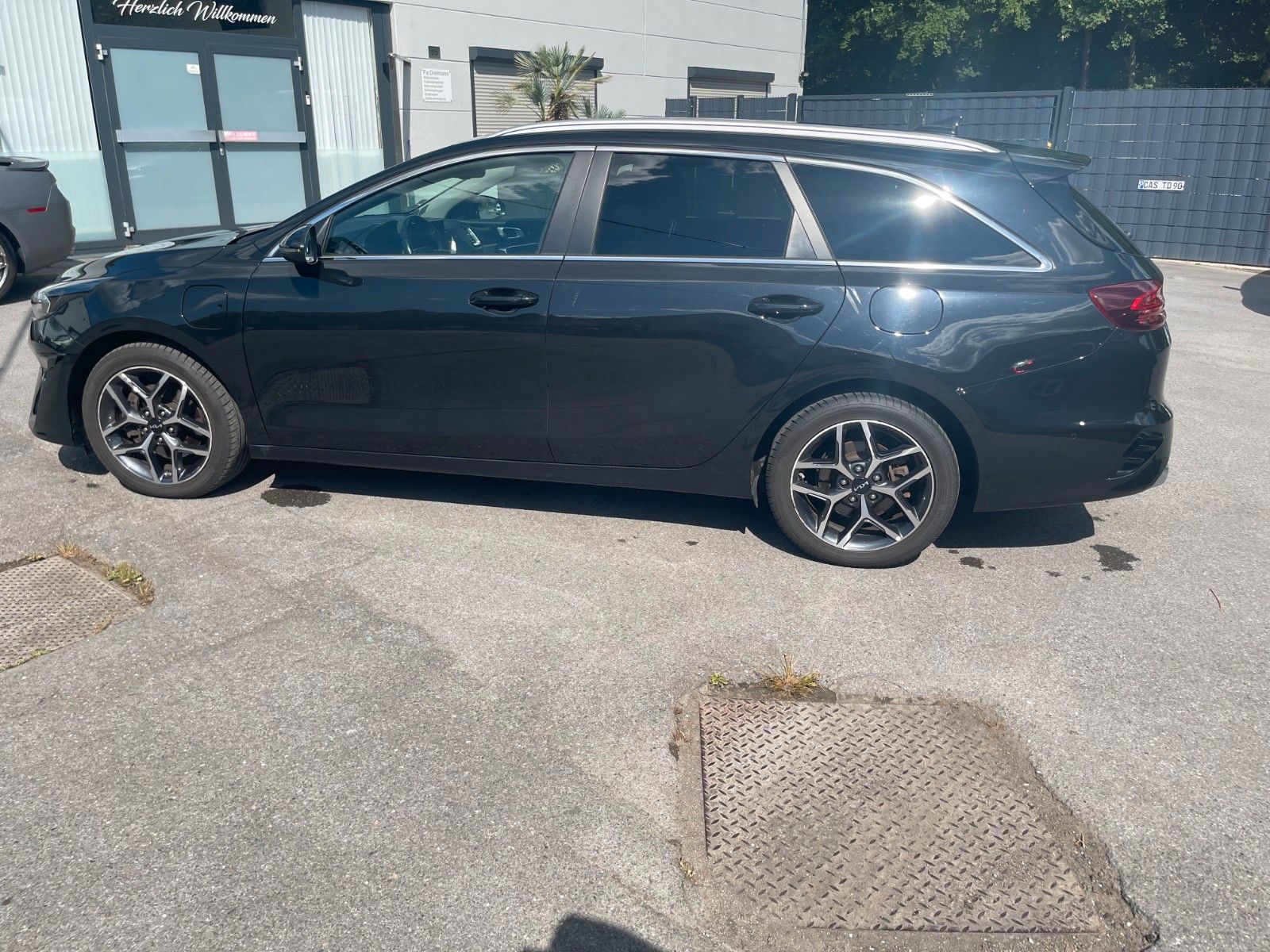 Kia Cee'd SW Platinum Plug-In - Samsaru's Car Outlet