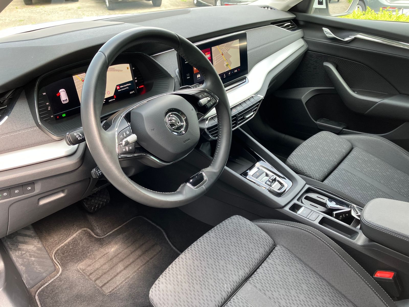 Skoda Octavia Combi 2.0 TDI Style - Samsaru's Car Outlet