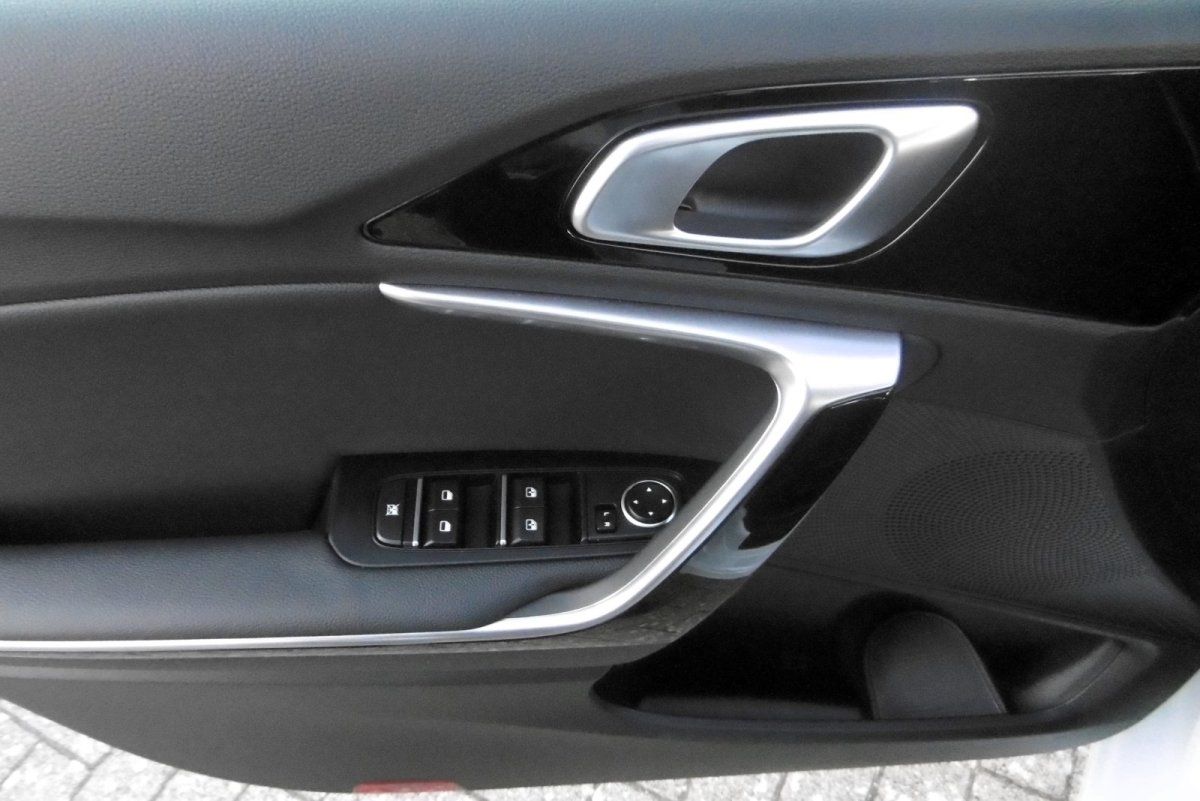 Kia Ceed 1.6 CRDi DCT Vision - Samsaru's Car Outlet