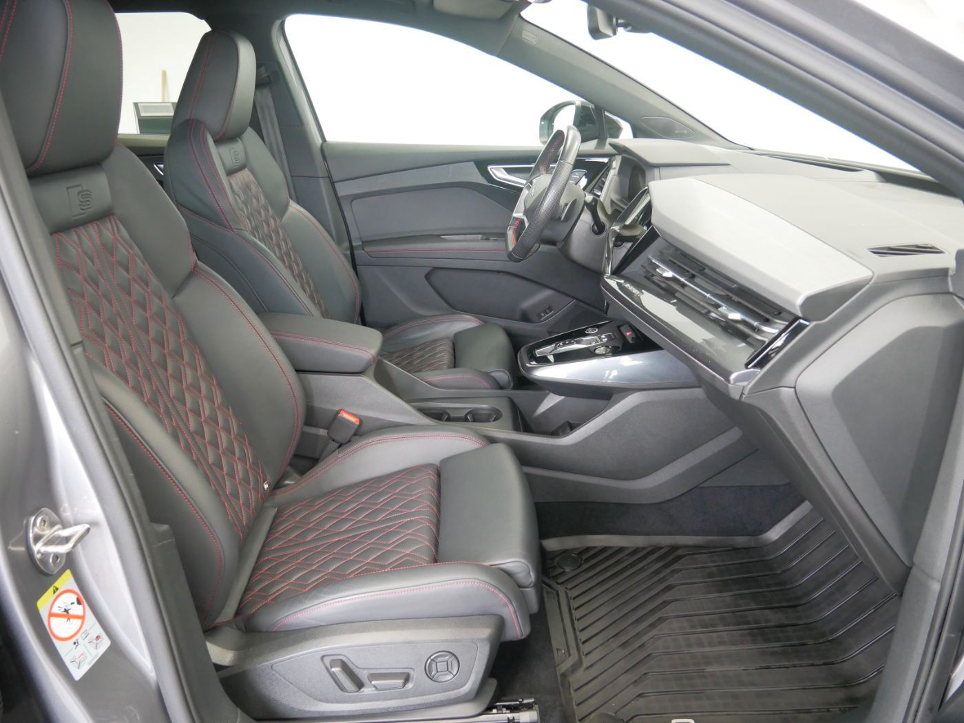 Audi Q4 50 e-tron quattro S line MATRIX AHK PANO ACC
