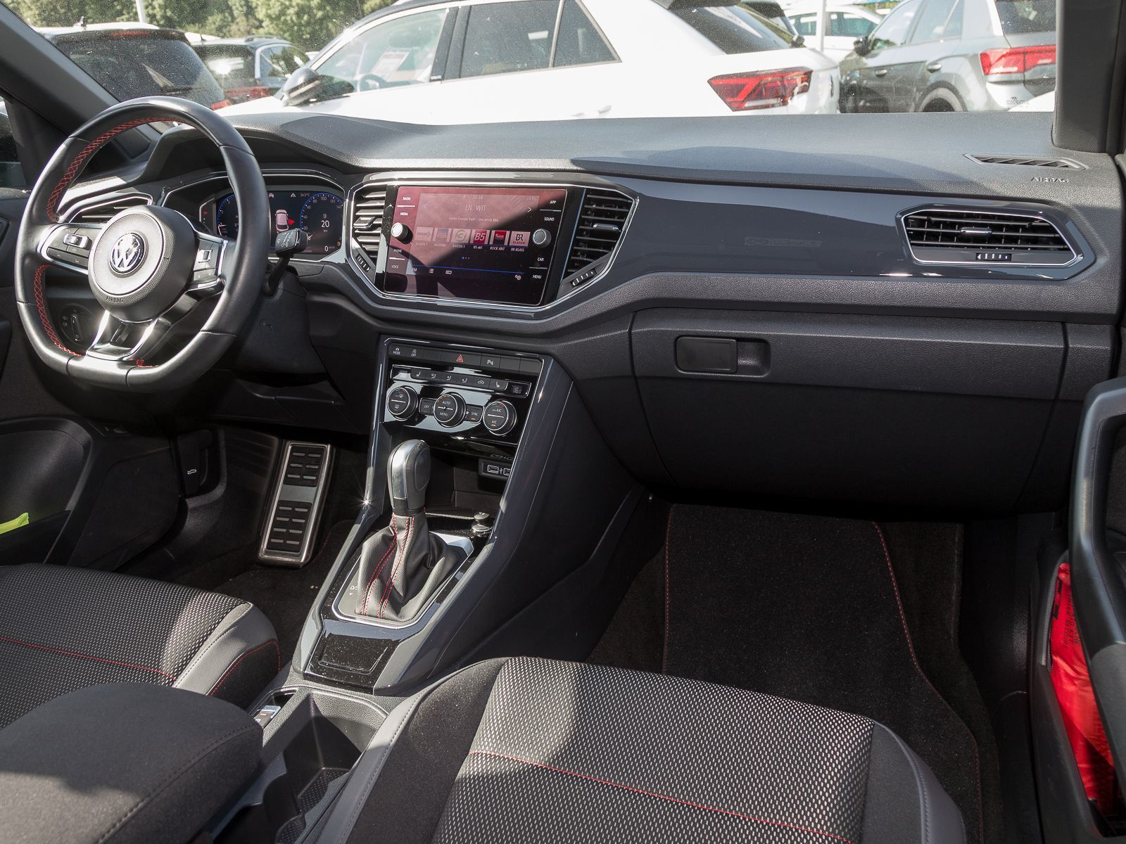 Volkswagen T-Roc 1.5 TSI DSG SPORT - Samsaru's Car Outlet