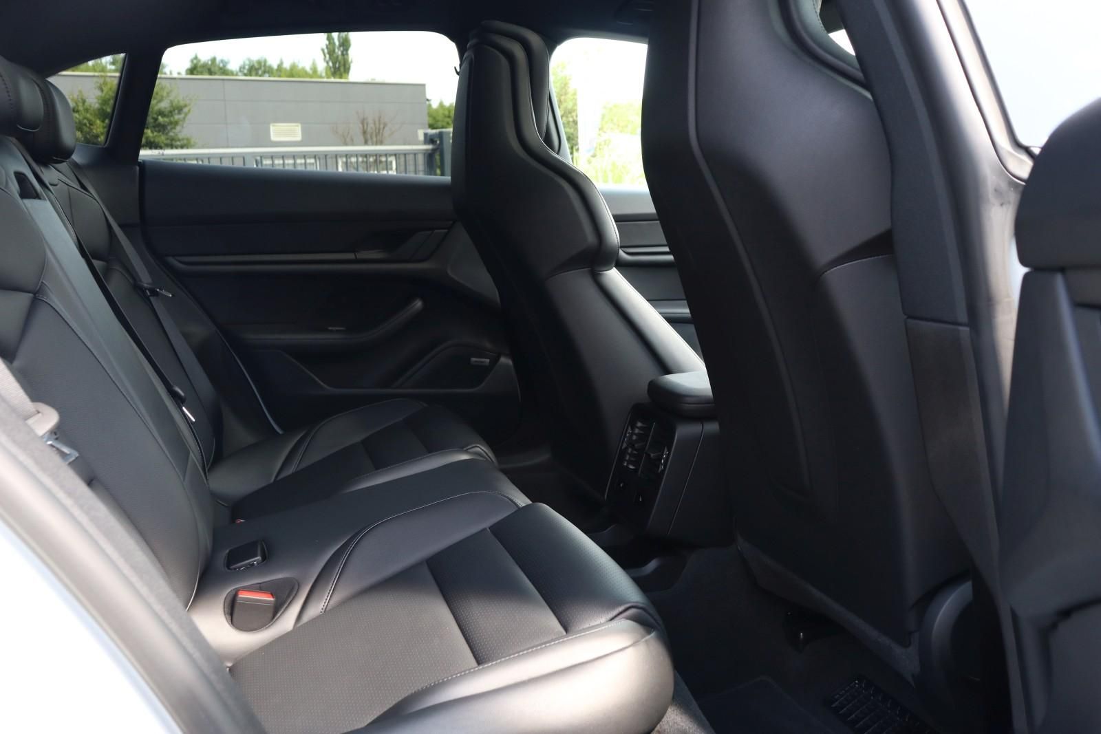Porsche Taycan 4S Plus Sport Turismo +PANO+18-WEGE+BOSE+
