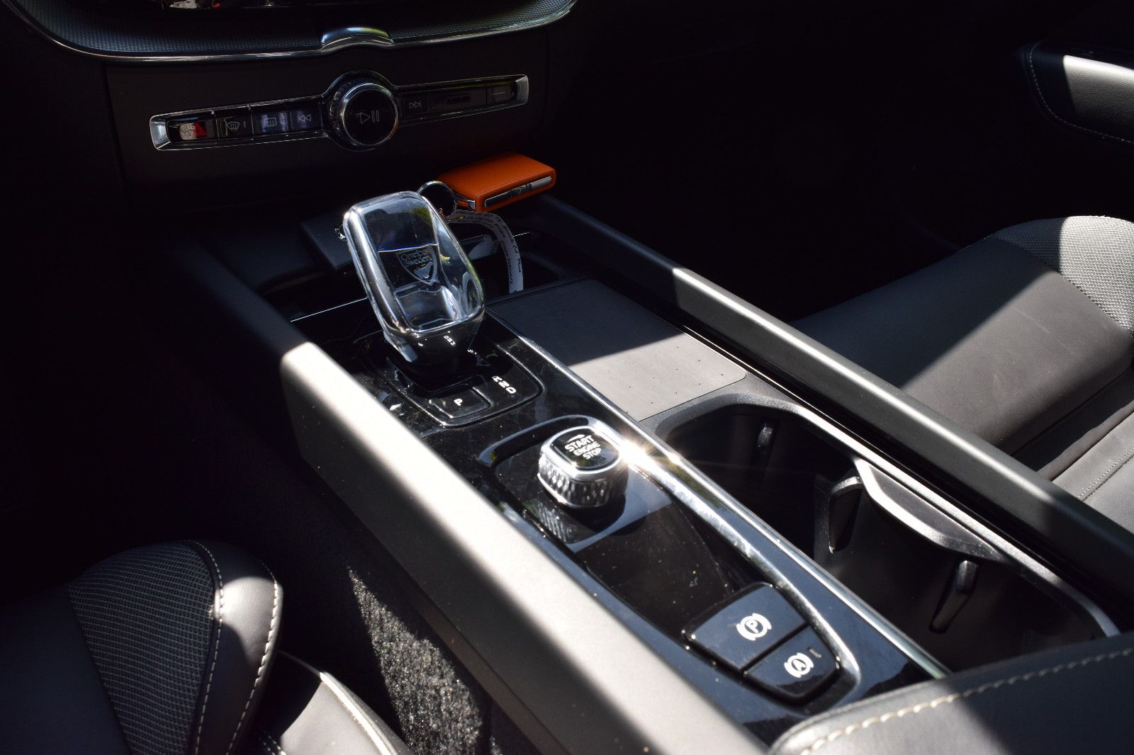 Volvo XC60 T6 Plus Black Edition - Samsaru's Car Outlet