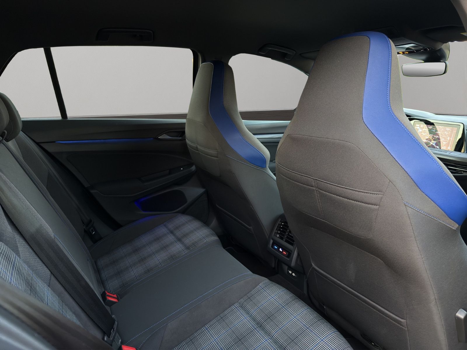 Volkswagen Golf VIII 1.4 TSI GTE DSG - Samsaru's Car Outlet
