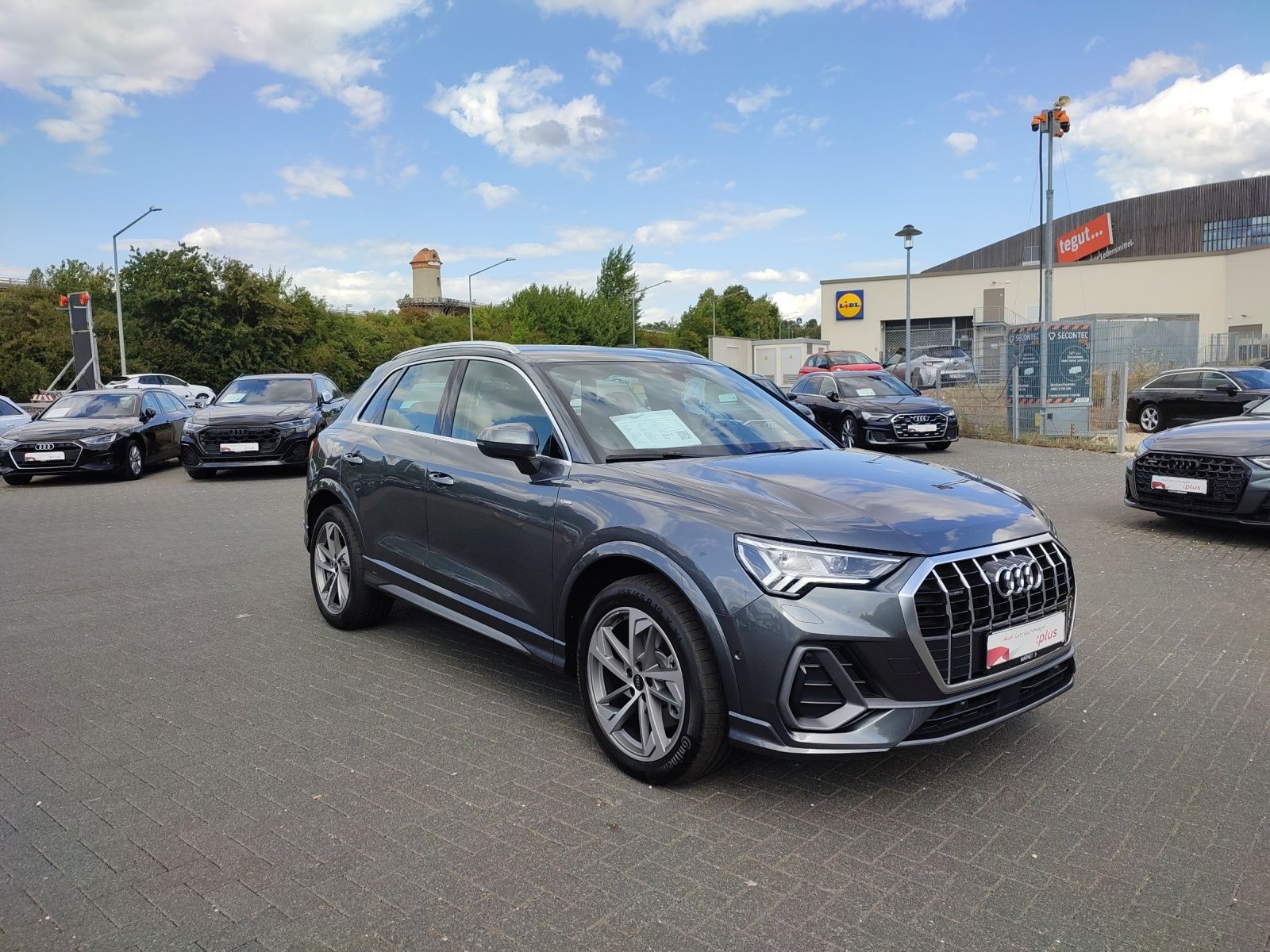 Audi Q3 45 2.0 TFSI quattro S-line - Samsaru's Car Outlet